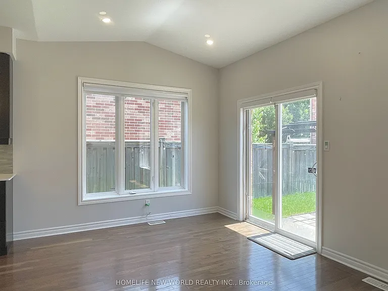 2276 Whistling Springs Cres — Photo 7