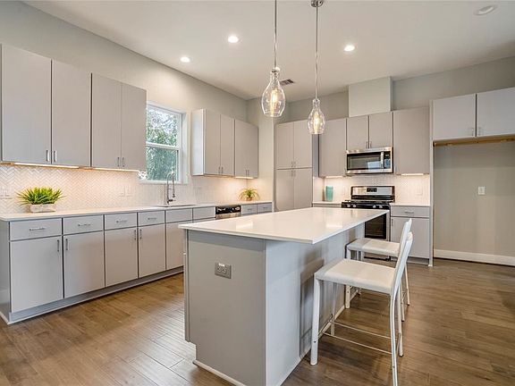 3rd image of 8411 Hempstead Rd #F