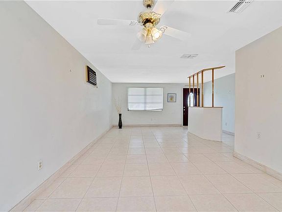 3rd image of 975 Deltona Blvd