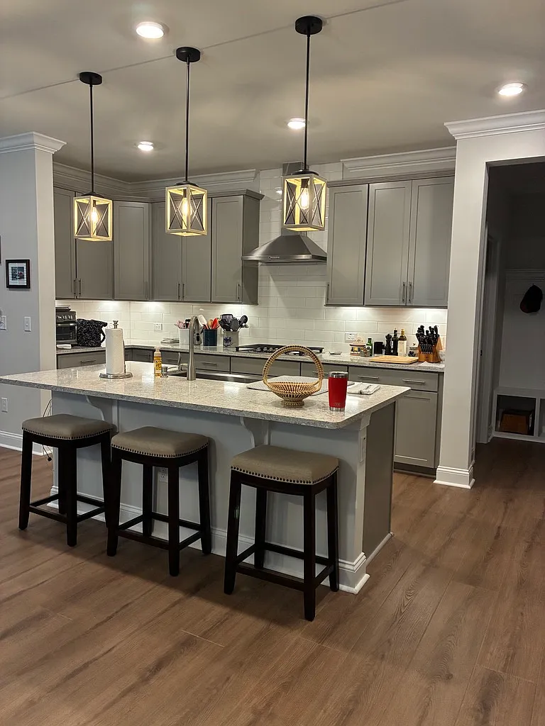 4 bed, 2700 sqft, $2,650 — Photo 3