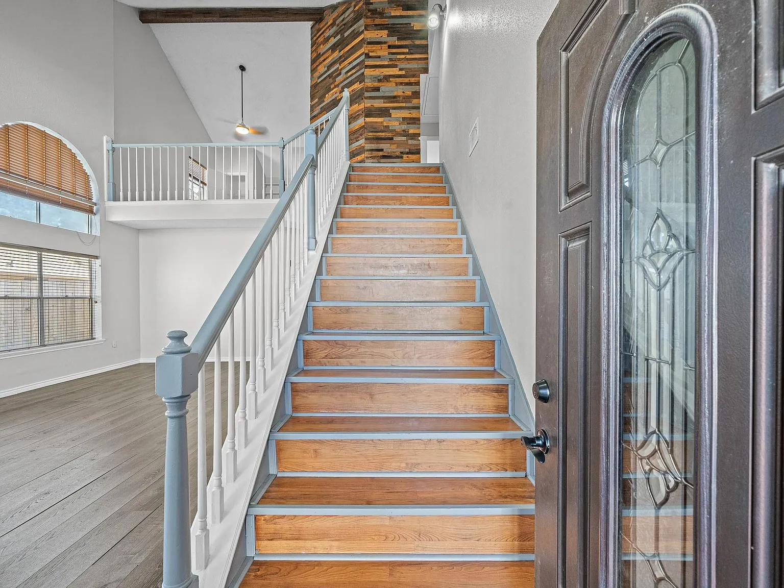 3 bed, 2.5 bath, 2460 sqft, $2,100 — Photo 4