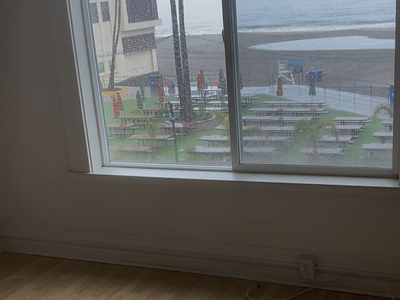 4th image of 305 Beach St #6