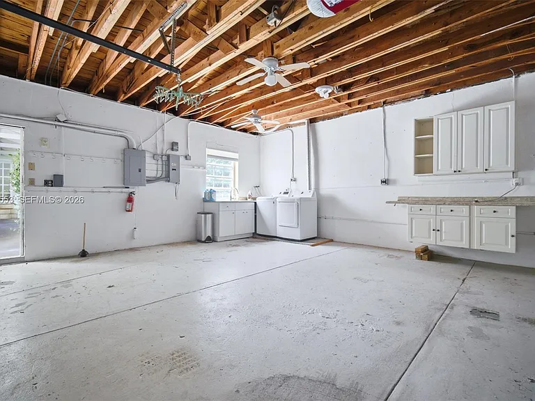 2300 S Miami Ave — Photo 49