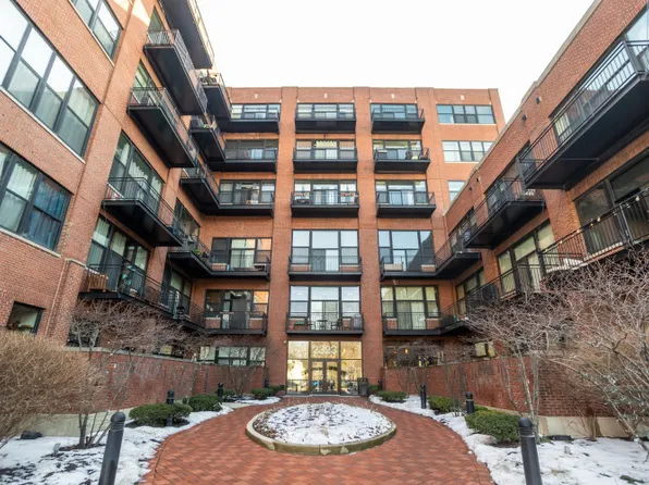 2323 W Pershing Rd APT 140, Chicago, IL 60609