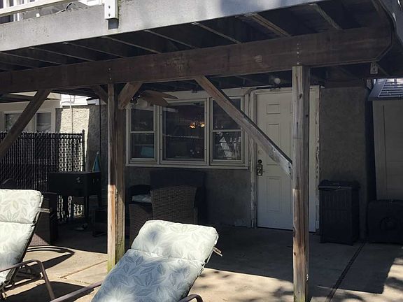 4th image of 266 Brookfield Ave