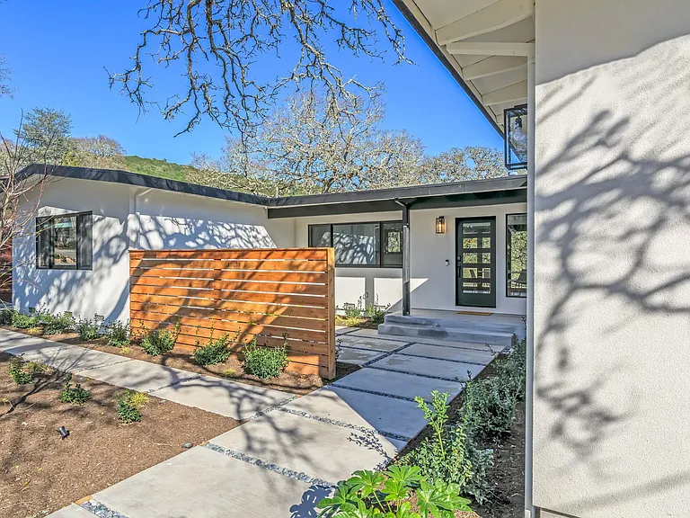 Los Robles Dr — Photo 33