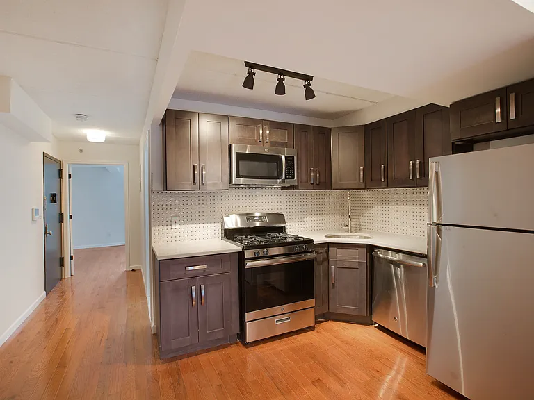 961 Madison St #1F — Photo 5