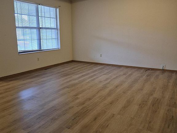 3rd image of 3467 S Doris Avenue