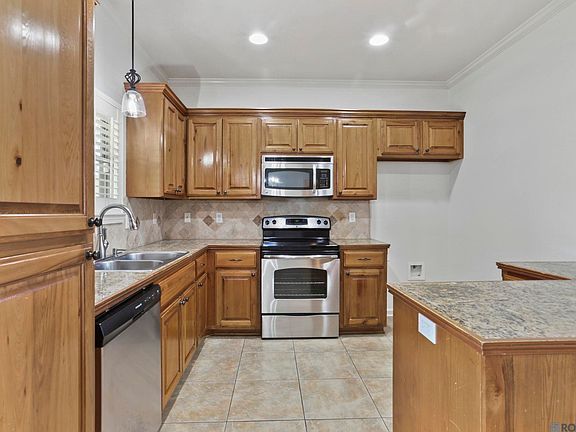 5th image of 40357 Coldwater Landing Ave