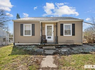 3141 Fairview St, Davenport, IA 52804