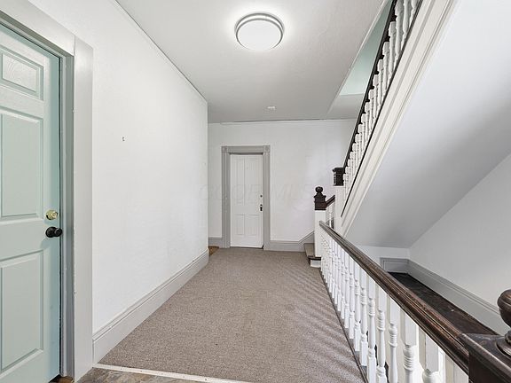 4th image of 453 Burg St