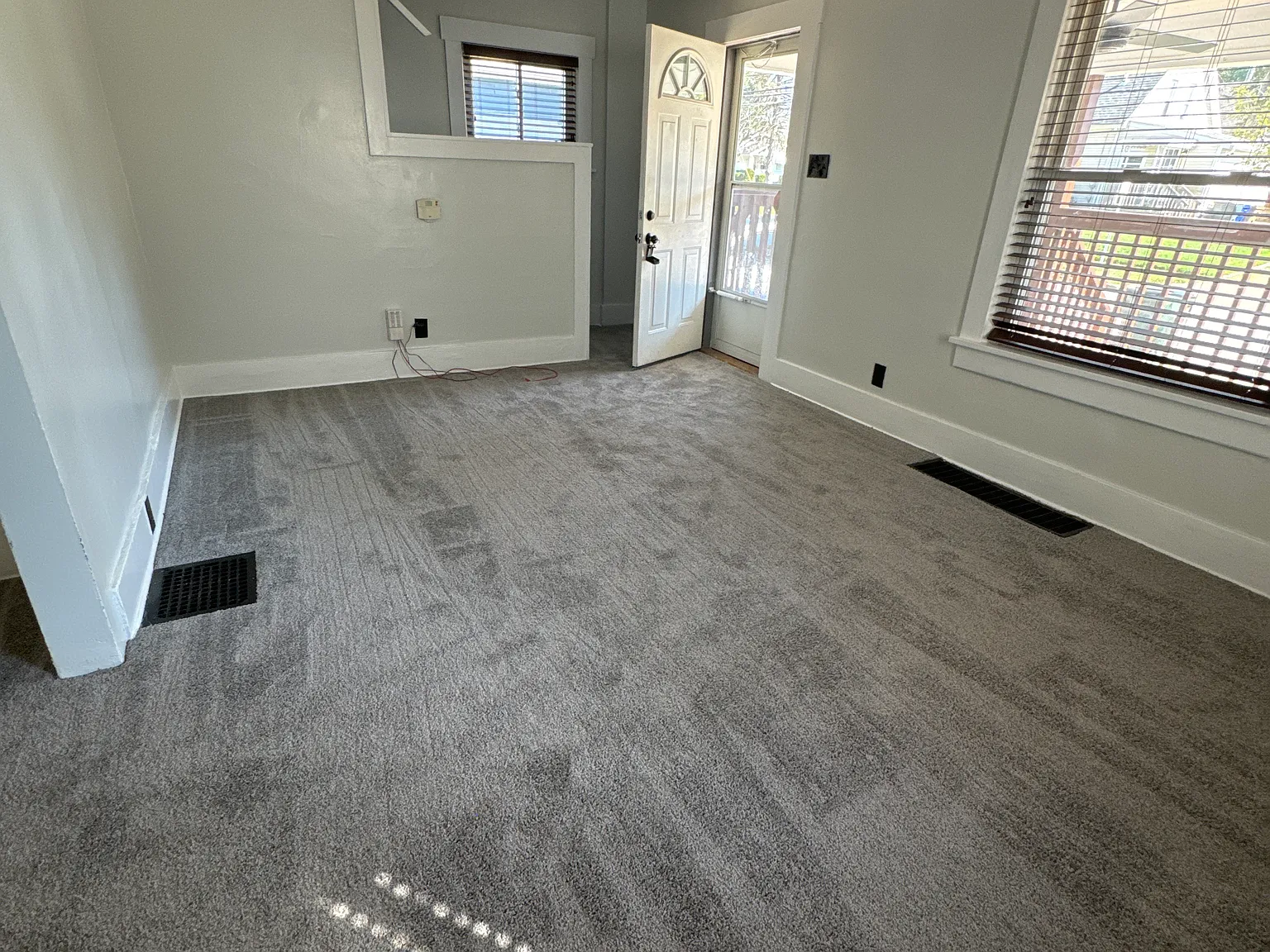 639 Broadway St E — Photo 4
