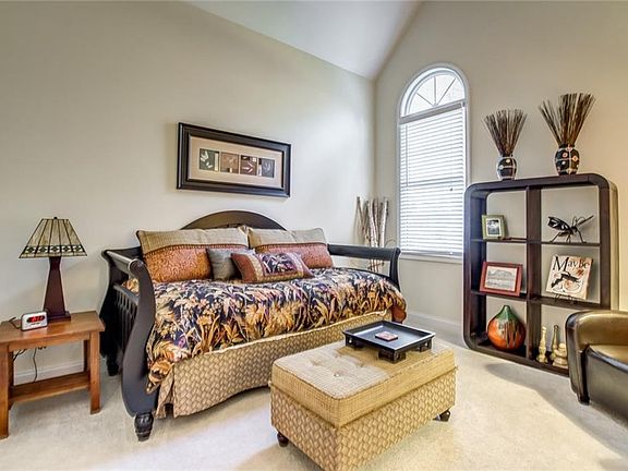 Image 5: Office/Guest Suite on Main