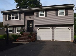 32 Garden Ave, Franklin Park, NJ 08823
