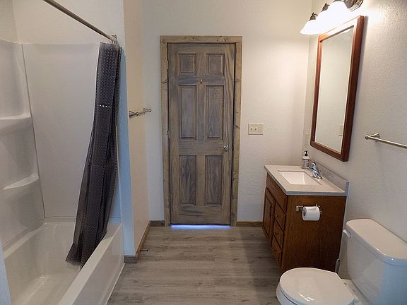 Unit 2 Main bath/laundry
