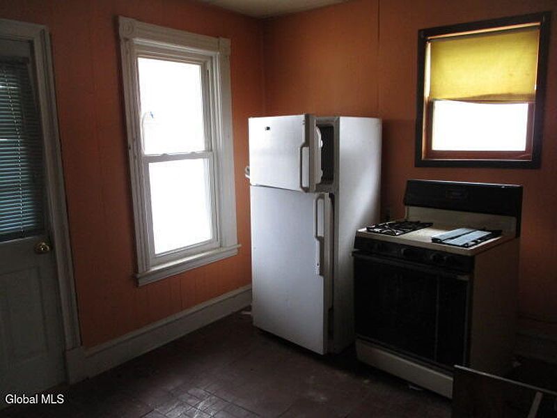 5th image of 918 Hegeman Street