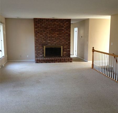 3rd image of 1322 Granada Dr NW