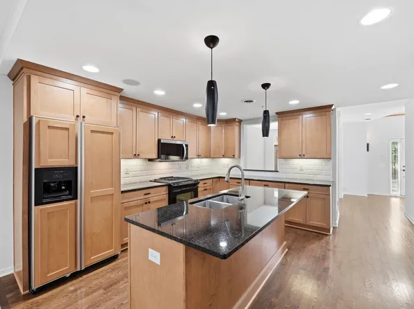 635 Willoughby Way W, Minnetonka, MN 55305