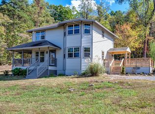 802 Layman Dr, Dandridge, TN 37725