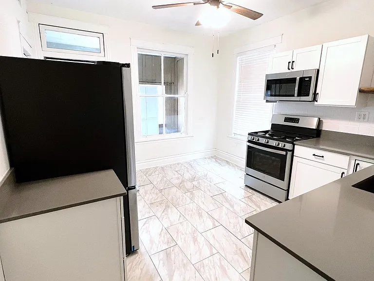 2533 N Springfield Ave #2 — Photo 6