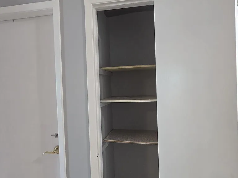 122 Kingswood Dr — Photo 32