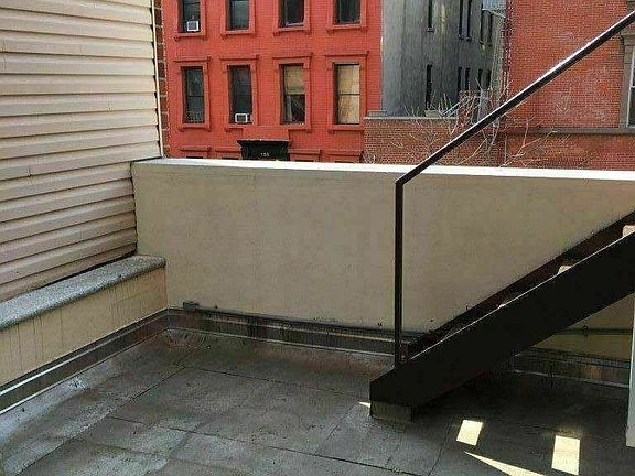 4th image of 1711 Lexington Ave #2