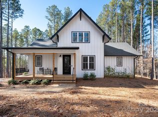 461 Hawk Ridge Dr, Mill Spring, NC 28756