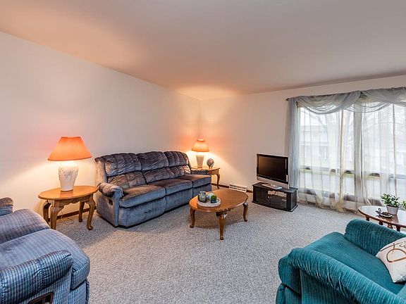 4th image of 68 Wesley Ave
