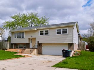 8833 Beechnut Rd, Hickory Hills, IL 60457