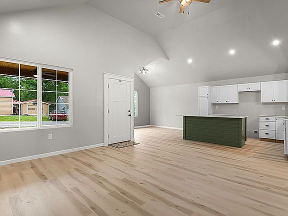Living room/kitchen/dining