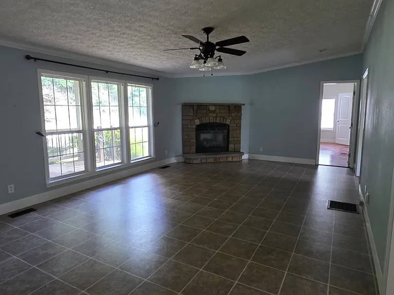 Livingroom with gas log fireplace