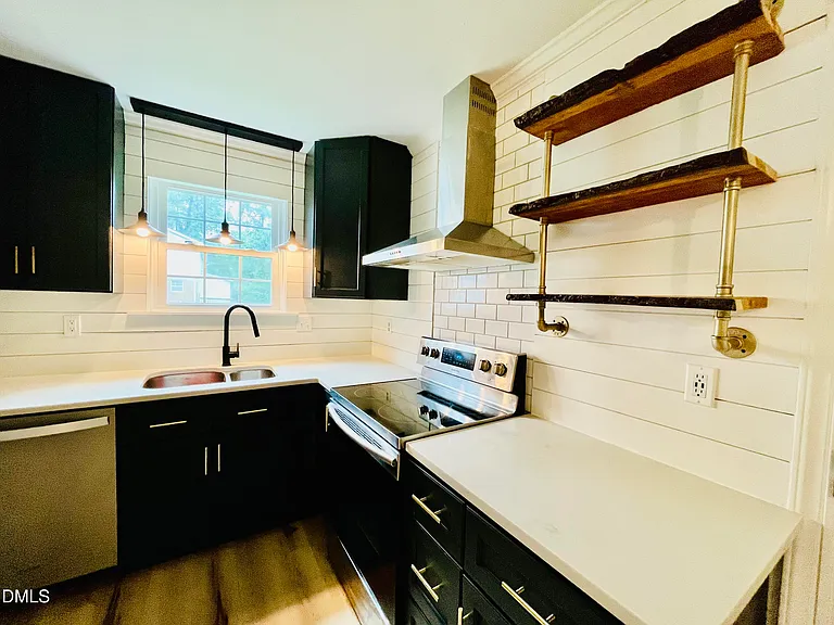 224 Waldo St — Photo 4