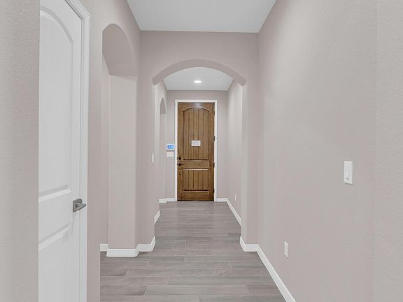 5th image of 912 Malven Pl