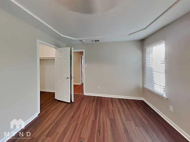 461 NW Charlyne Dr — Photo 7