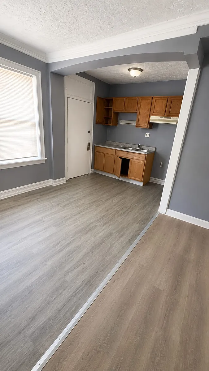 Building Photo - 8120 S Drexel Ave #2W