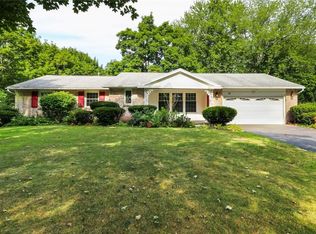 24 Bright Oaks Cir, Rochester, NY 14624