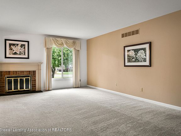 4th image of 828 Montevideo Dr Unit E