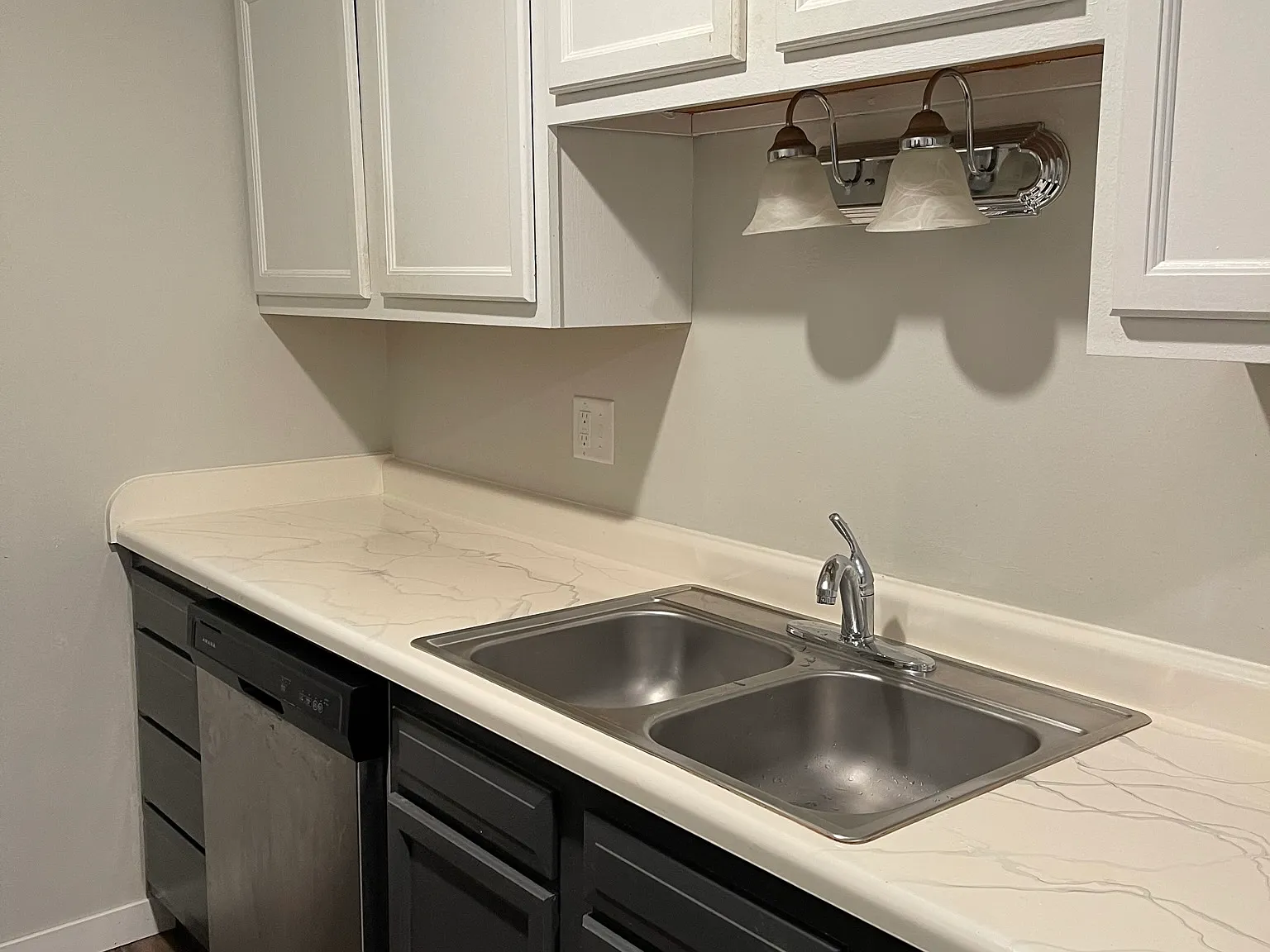 409 S Johnson St — Photo 3