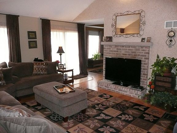 5th image of 780 Calais Ct