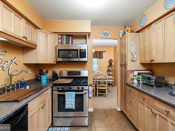 4th image of 413 Woodmill Dr