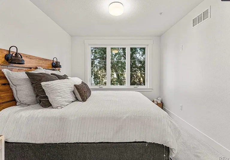 3919 Cook St — Photo 38