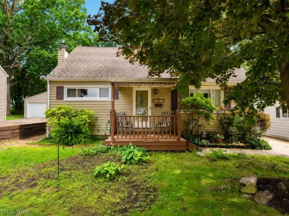 1751 Underwood St, Cuyahoga Falls, OH 44221