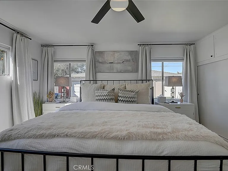 444 N Shattuck Pl — Photo 22