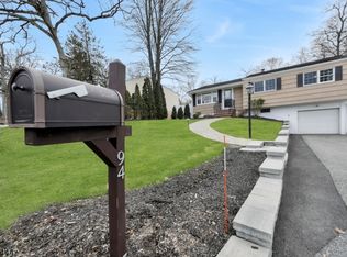 94 Yawpo Ave, Oakland, NJ 07436