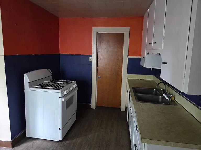 811 N Townsend St — Photo 2
