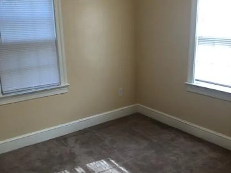 2310 Richmond Ave — Photo 9