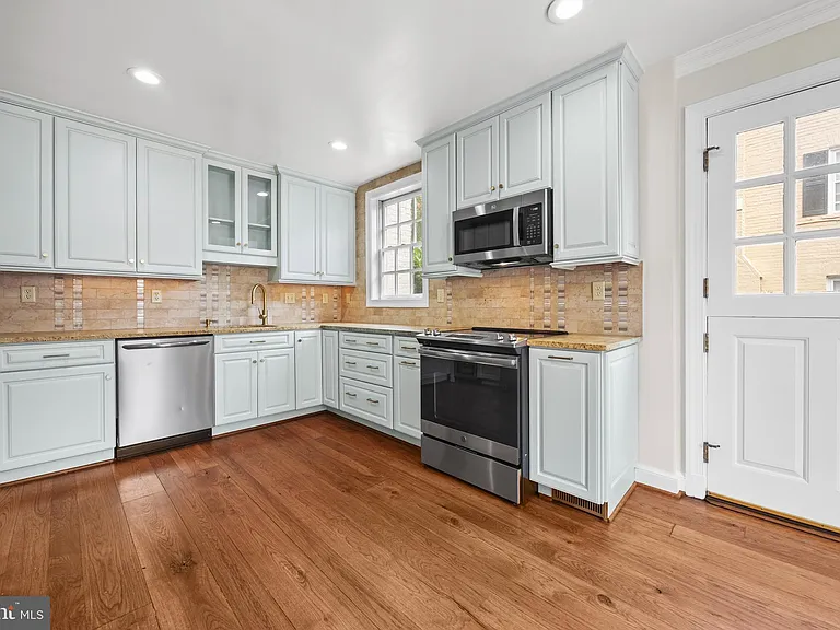 827 S Royal St — Photo 4