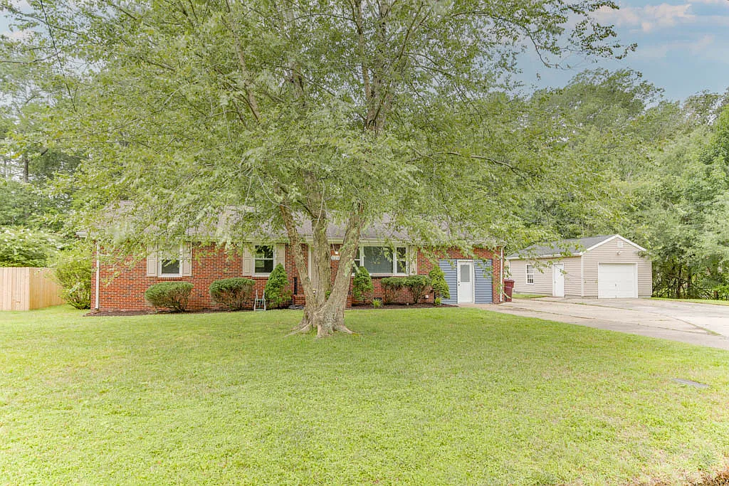 3 bed, 1593 sqft, $2,300 — Photo 1