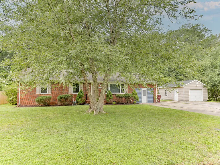128 Mann Dr — Photo 1