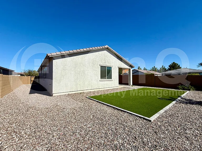 349 E Hawaii Dr — Photo 23